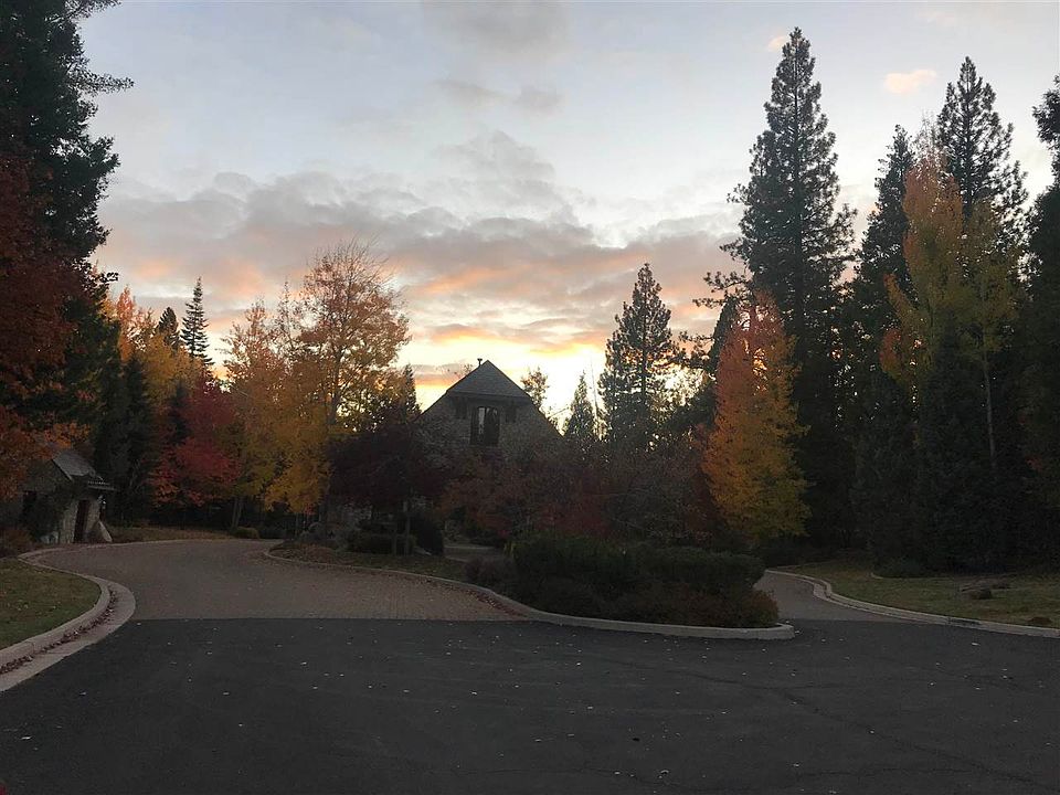 2nd image of 748 Foxhollow Dr