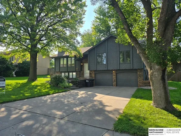 15123 Fieldcrest Dr, Omaha, NE 68154