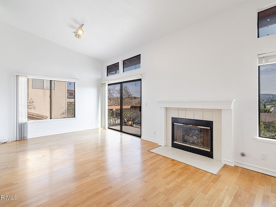 1st image of 833 Warwick Ave