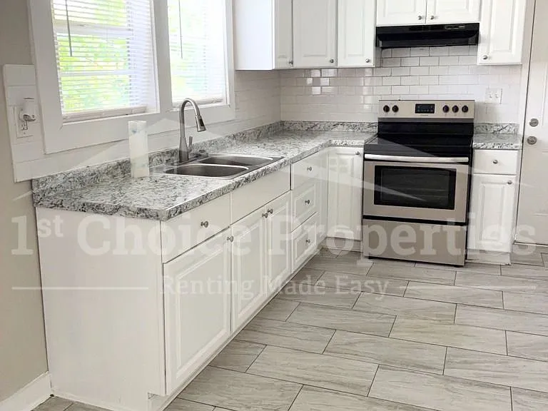 284 Lee Rd — Photo 5