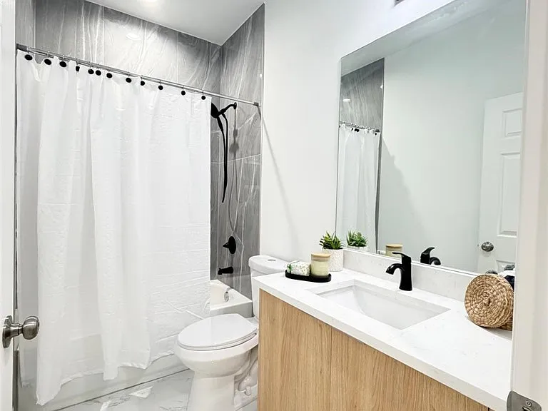 767 Crystal Ave S — Photo 4