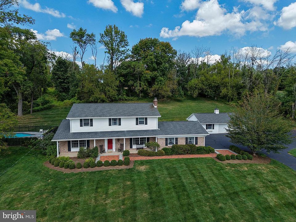 1st image of 5595 Ridgeview Dr