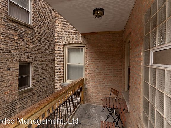 5th image of 900 W Gunnison St APT 204