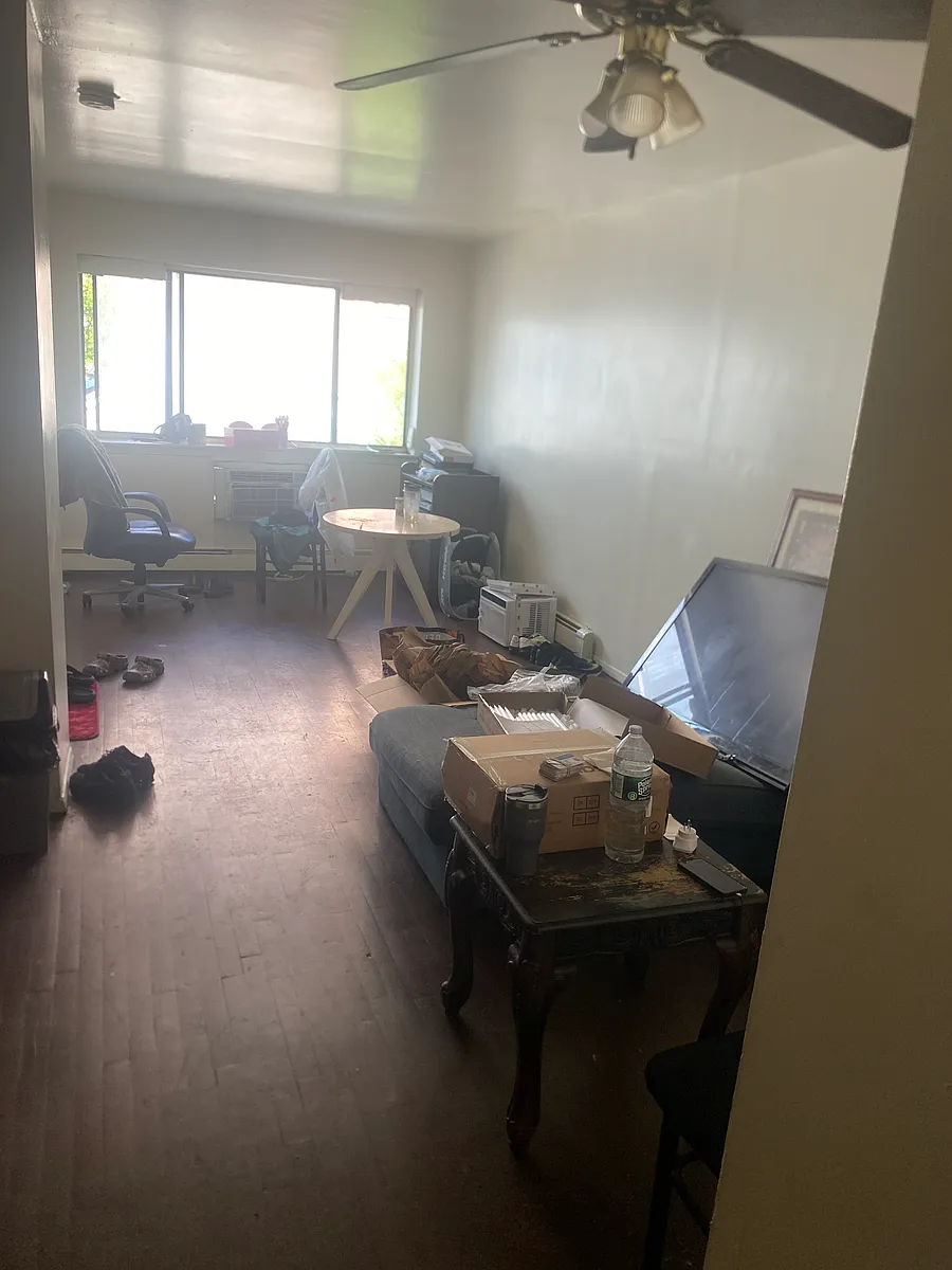 Building Photo - 3016 Barker Ave #3C