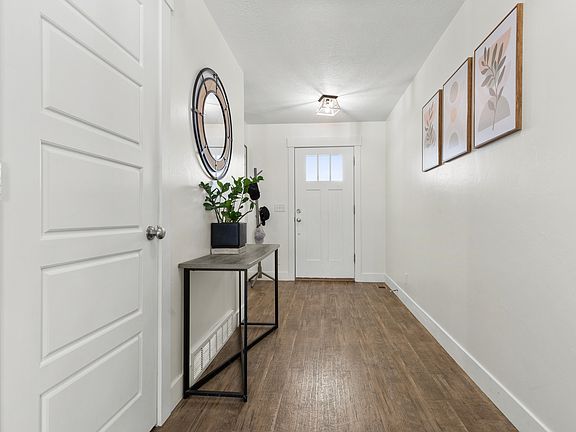 4th image of 886 S Cambridge Cir E