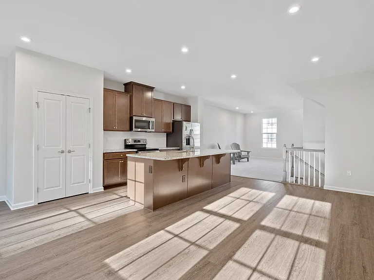 859 Romeria Dr — Photo 8