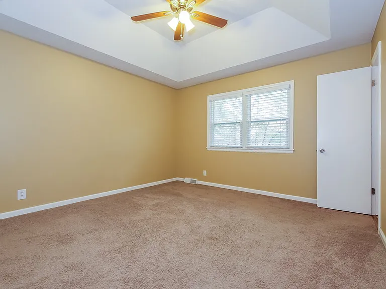 9915 Westgate Ln — Photo 12