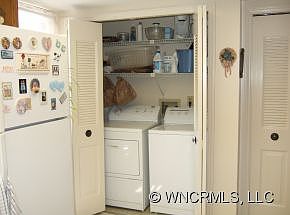 4th image of 1305 Oakland St