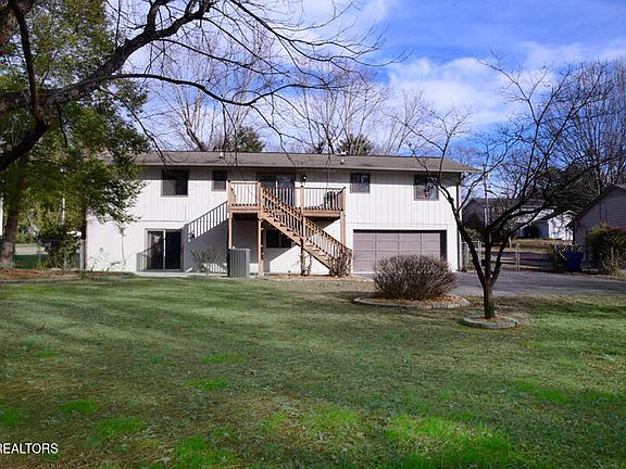 3rd image of 621 Belle Glade Ln