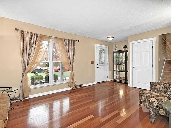 3rd image of 6066 Meadow Wood Ln