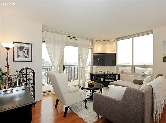 2nd image of 1111 S Wabash Ave APT 2010