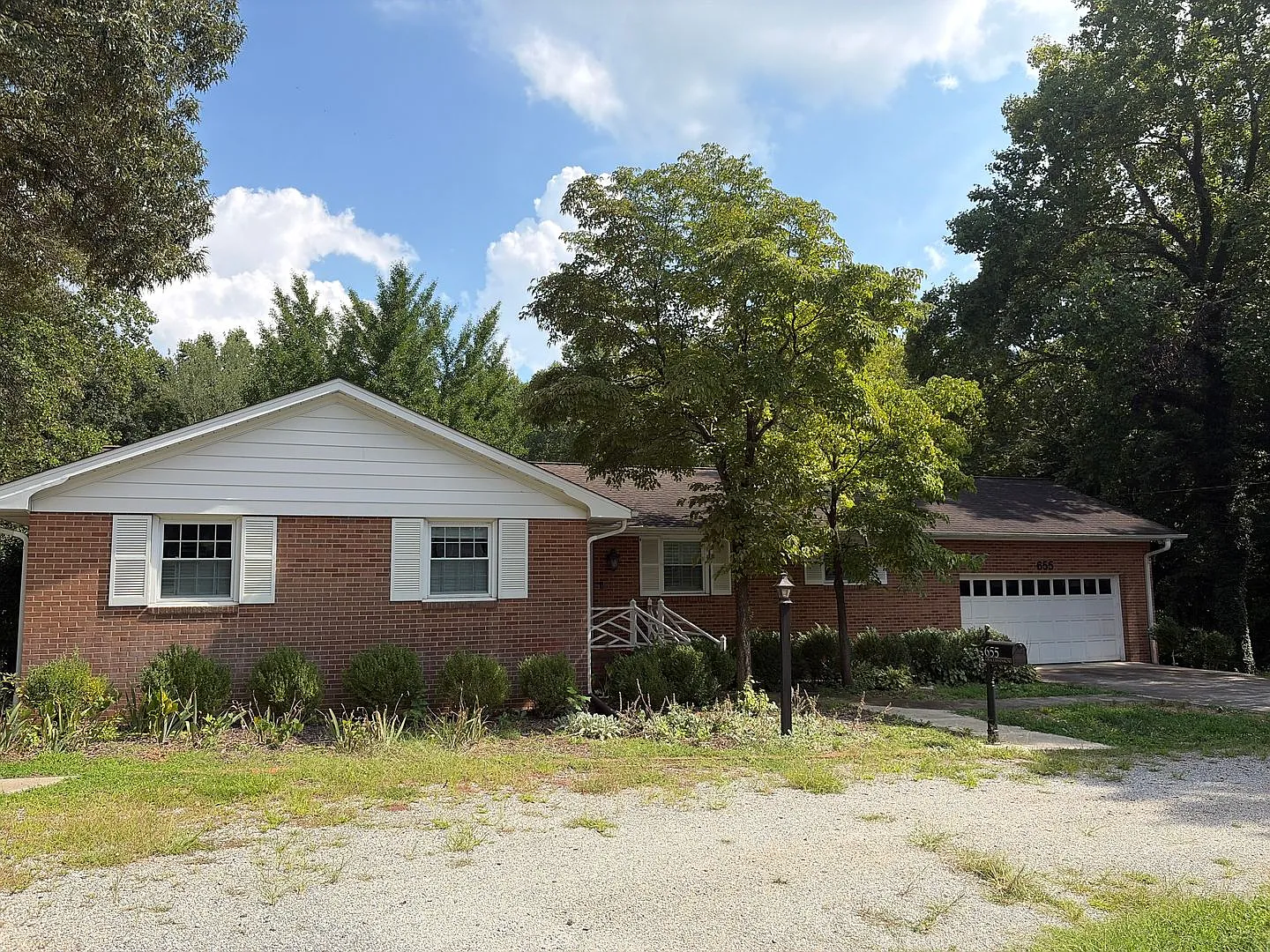 655 S Peace Haven Road — Photo 1