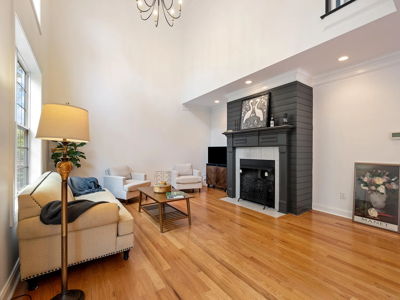 4 bed, 3.5 bath, 3800 sqft, $6,000 — Photo 2