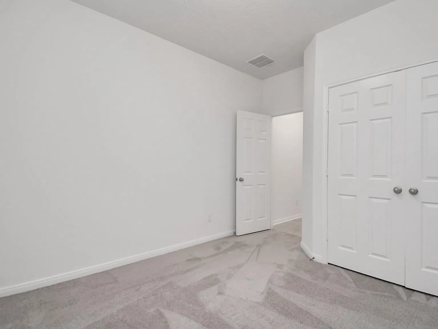 3 bed, 2.0 bath, 1944 sqft, $2,700 — Photo 3