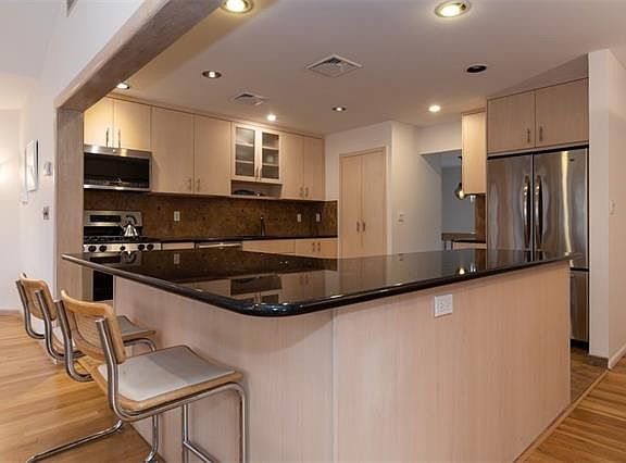 4th image of 9 Hereford Ln