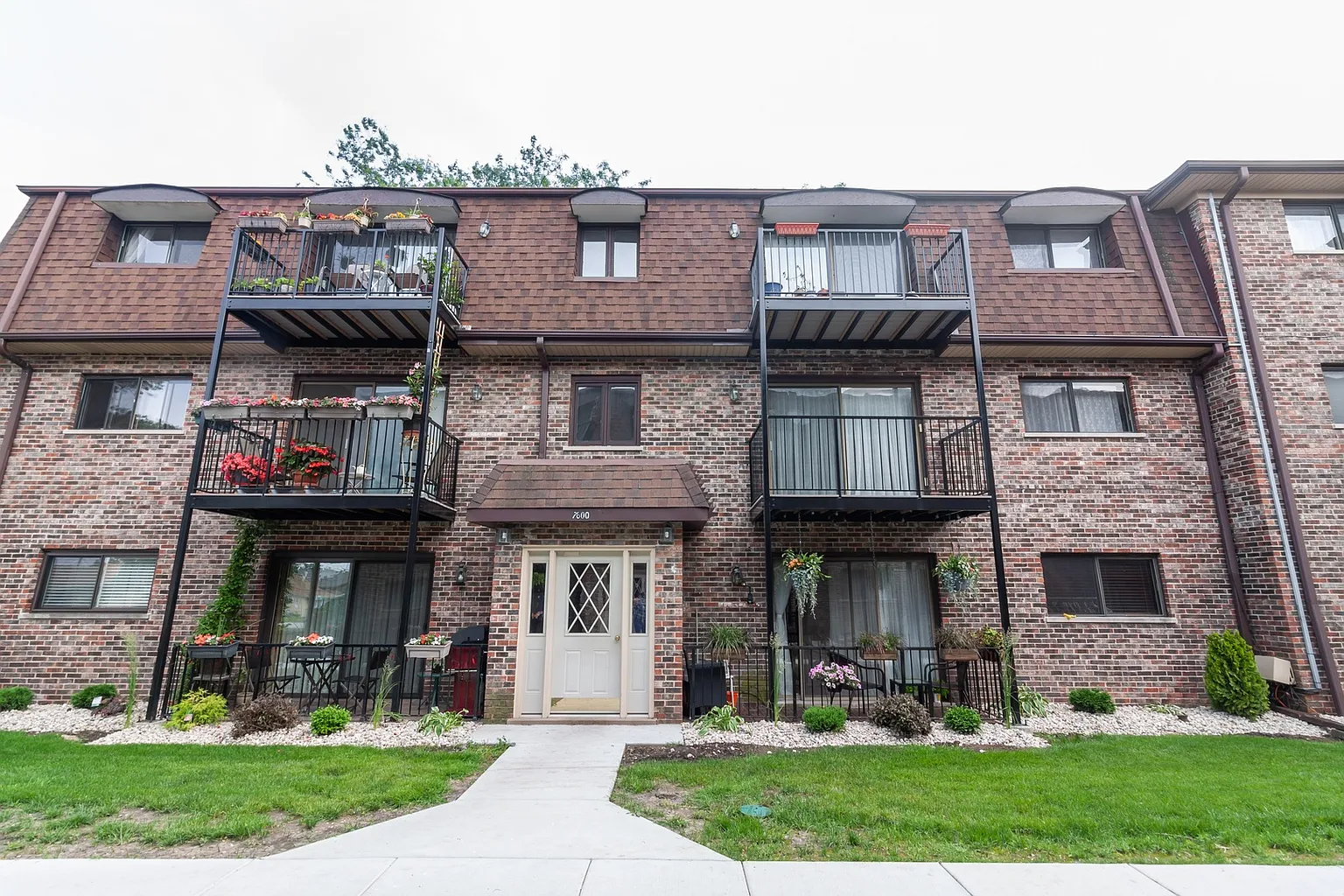 7600 W Lawrence Ave Unit 3B photo 1