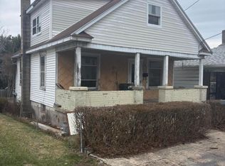 1033 W Montgomery St, Coal Township, PA