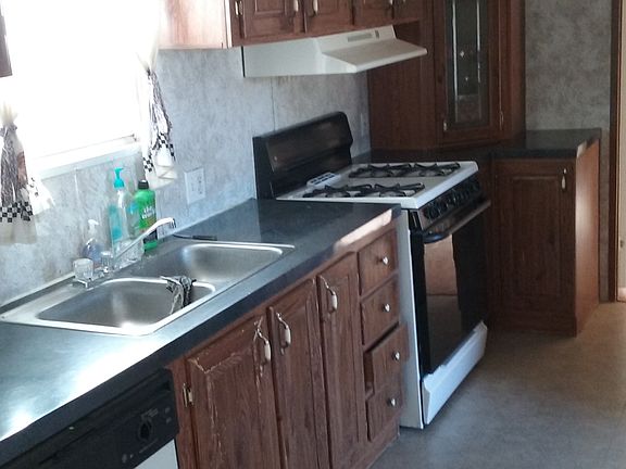 Kitchen - Double Sink/Stove/