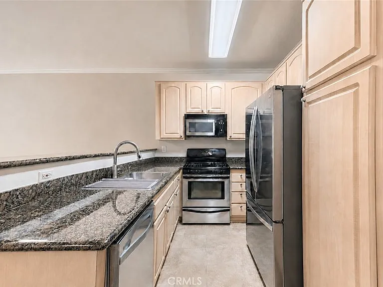 300 N El Molino Ave #117 — Photo 3
