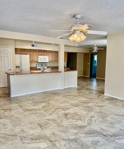 11801 N Coggins Dr — Photo 7