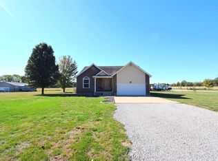 10341 N Puckett Ln, Mount Vernon, IL 62864