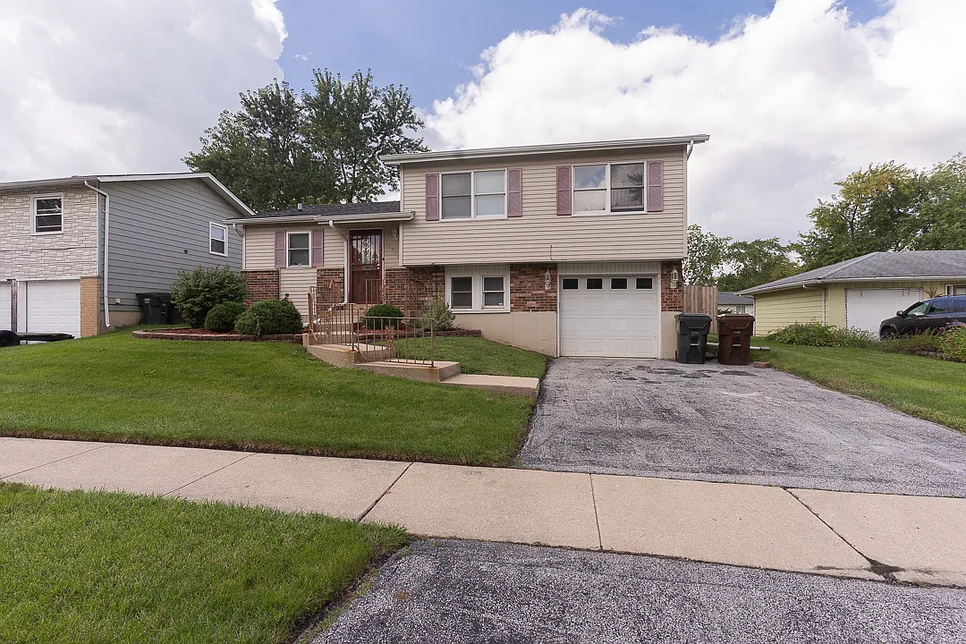 17840 Yale Ln photo 1