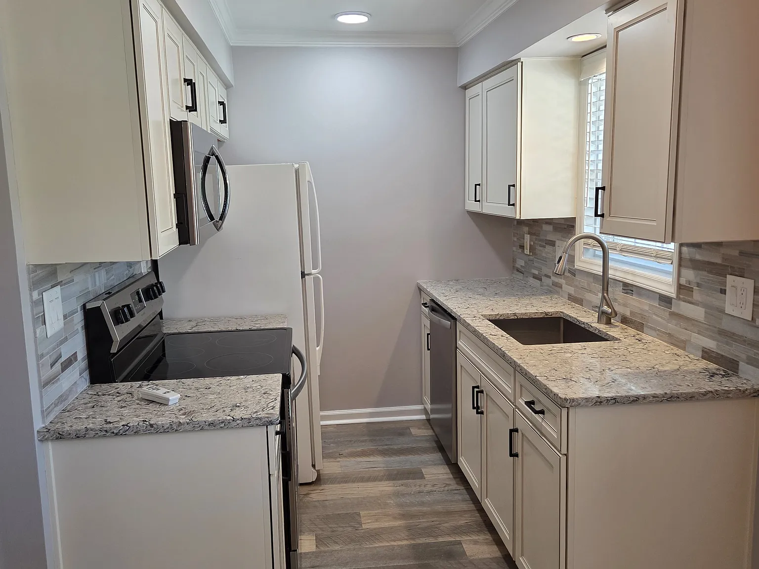 1 bed, 796 sqft, $1,600 — Photo 2