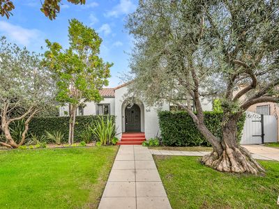 564 N Irving Blvd, Los Angeles, CA, 90004