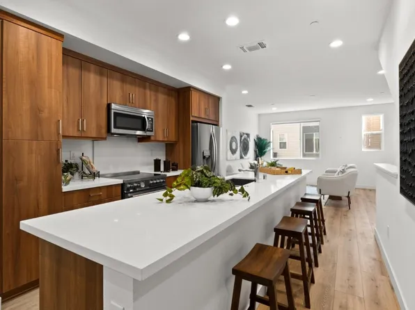 117 Uptown Cir, Oakland, CA 94607