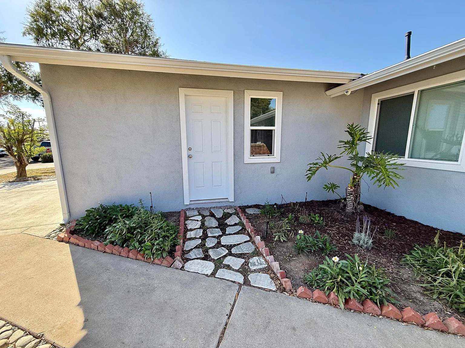 4 bed, 2.0 bath, $5,750 — Photo 3