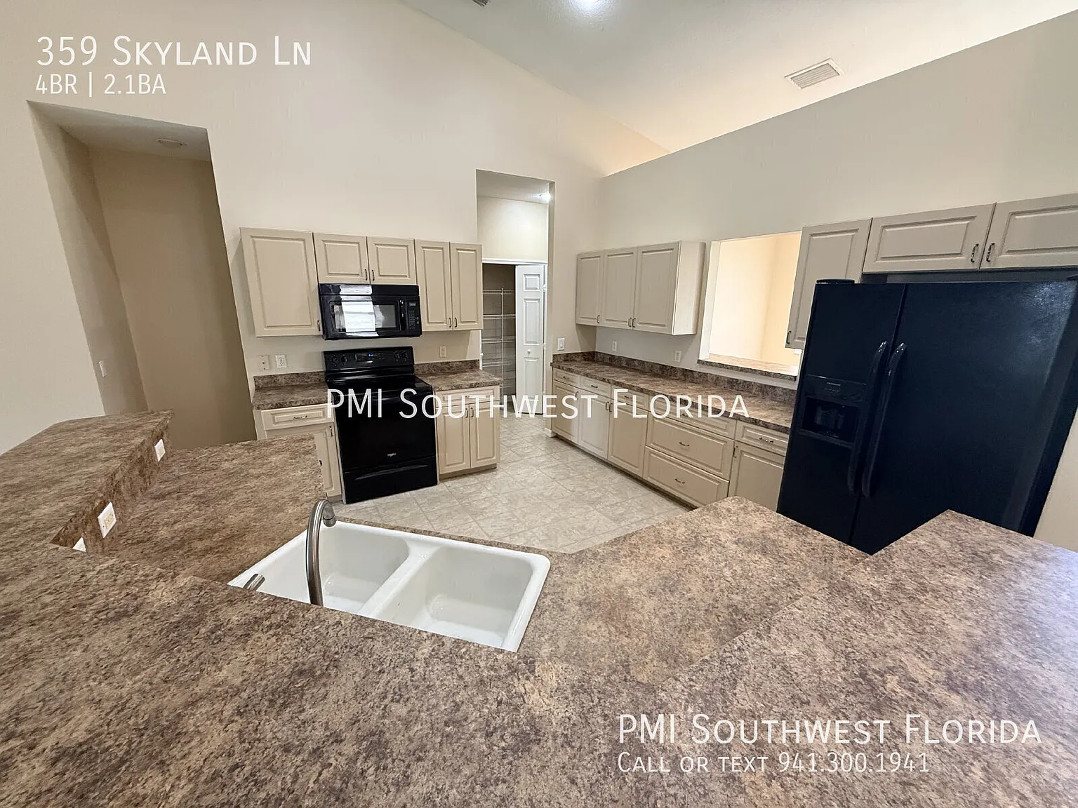 Spacious 4 Bedroom, 2.5 Bath, fenced in Yard, on Port Charlotte and North Port border. — Photo 4