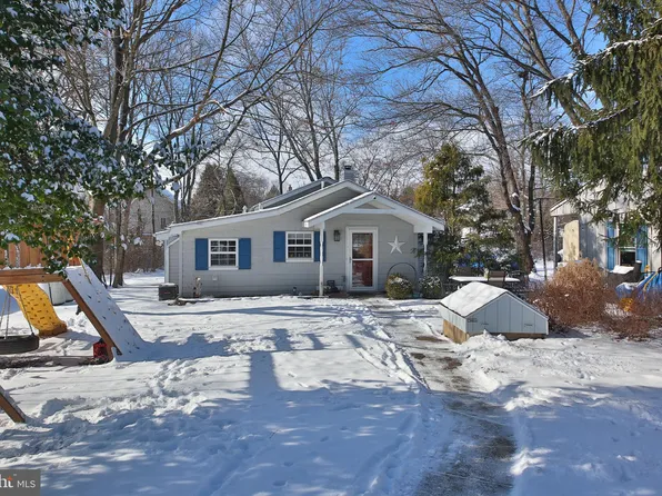 38 Bedford Ave, Doylestown, PA 18901
