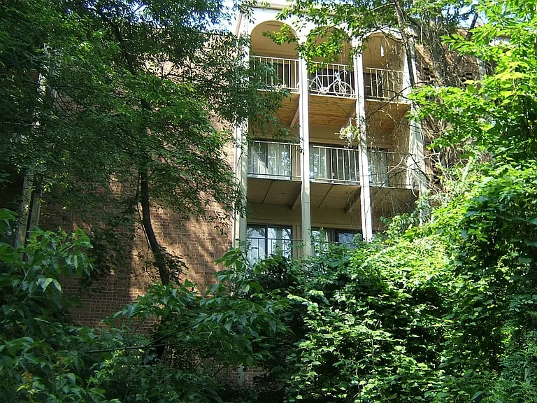 Willow Creek Apartments — Photo 34