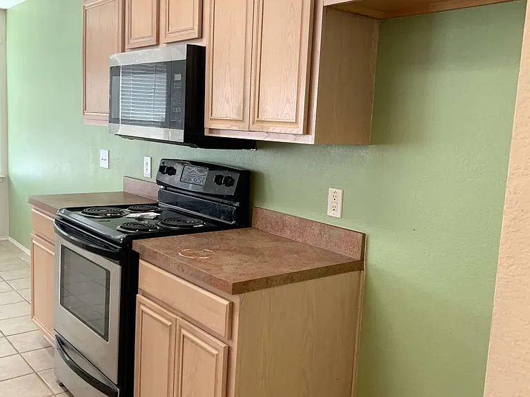 208 N Rolling Meadows Dr — Photo 6