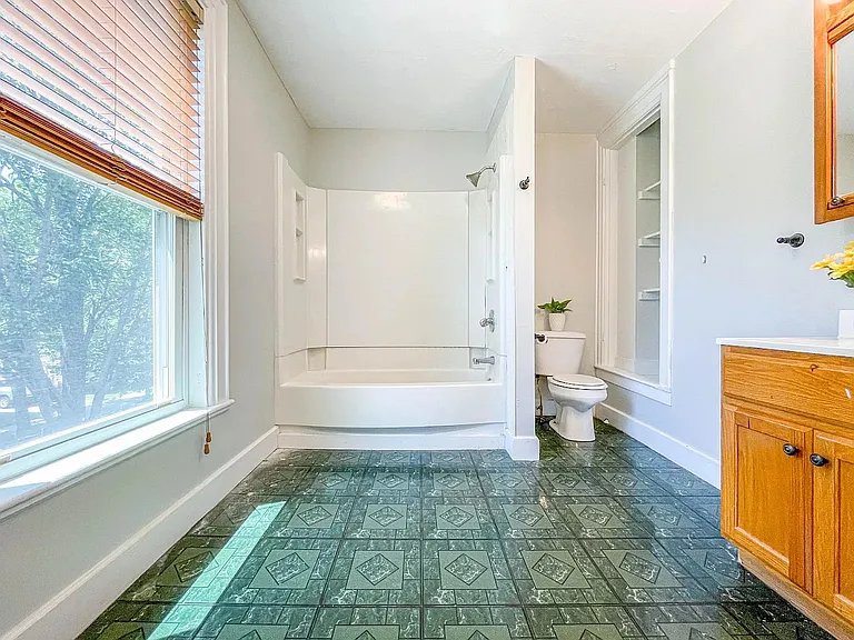 27 Brentwood St #2 — Photo 40