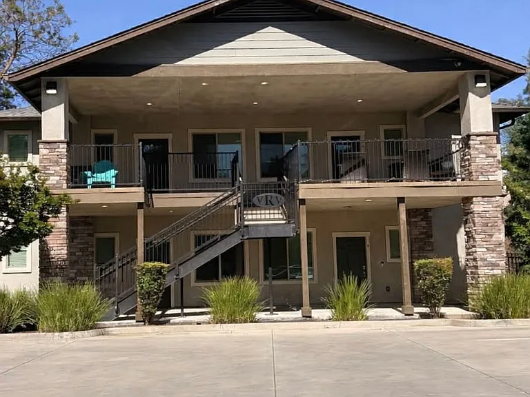 1105 Stewart Ave — Photo 1