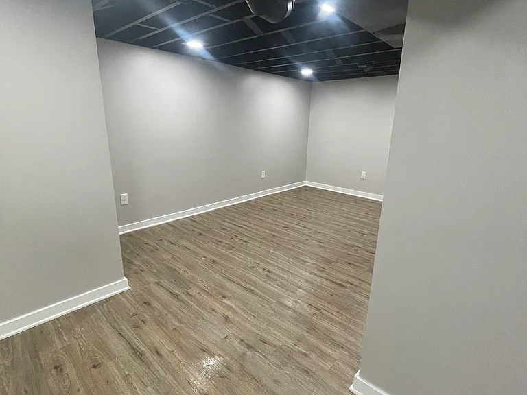 735 Hanley St — Photo 12