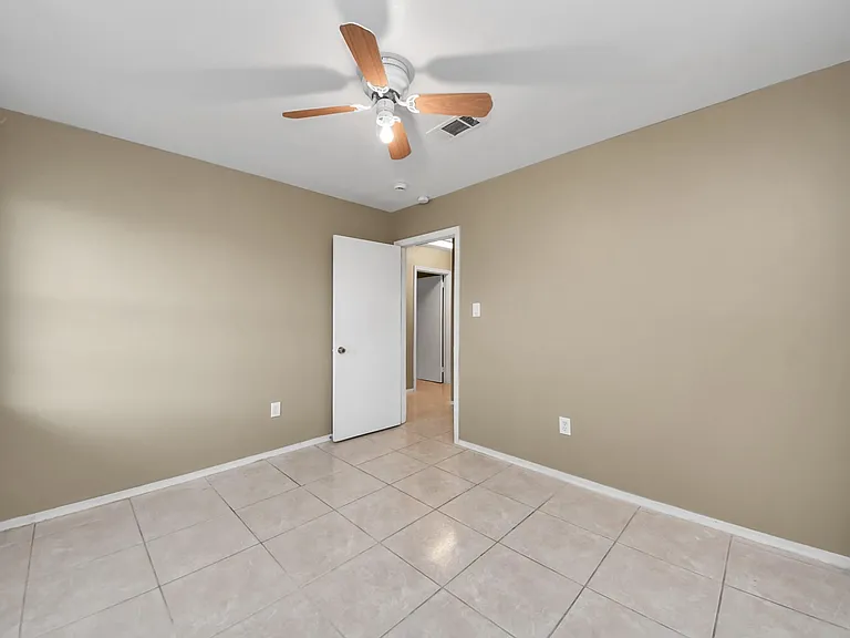 811 Hillcrest Dr — Photo 22
