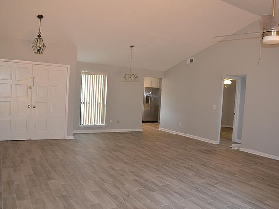 3rd image of 4858 Wethersfield Pl E
