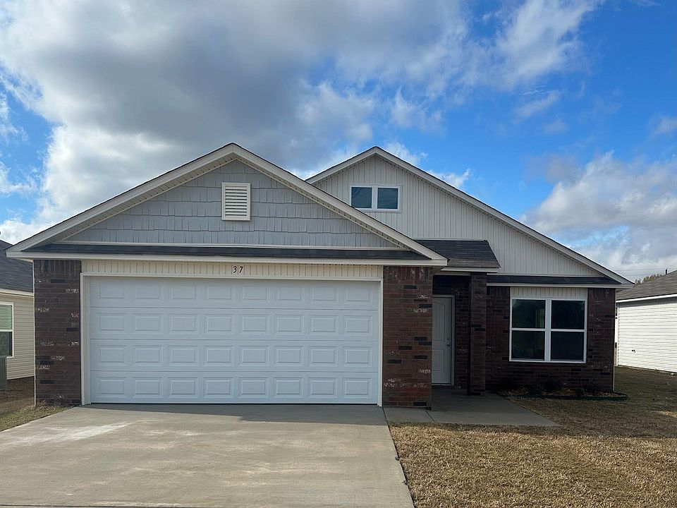 1st image of 37 Oak Leaf Dr