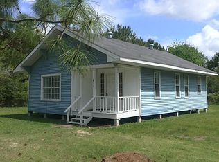 411 9th St, Winnie, TX 77665