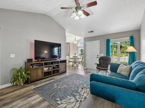 813 Magnolia Blvd, White House, TN 37188