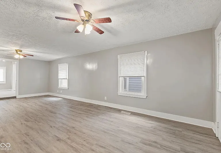 734 Parkway Ave — Photo 9