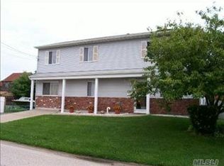 874 S Bay St, Lindenhurst, NY 11757
