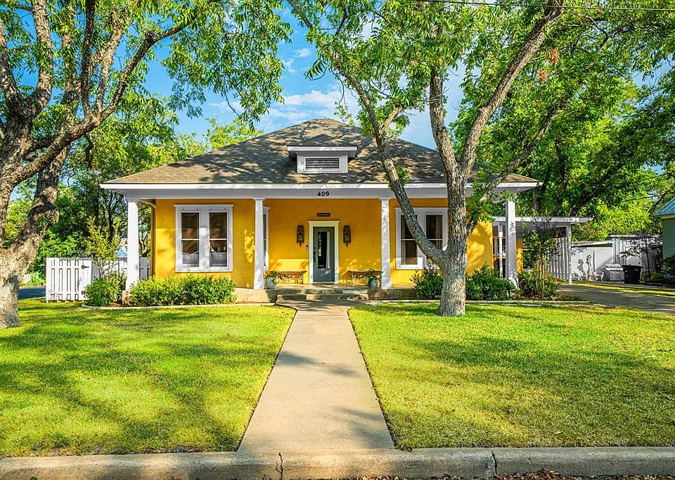 1st image of 409 Cora St