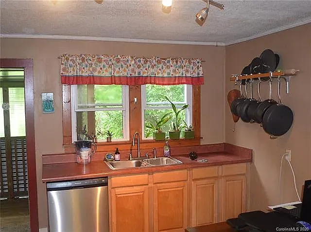 31 Cherokee Rd — Photo 3