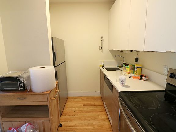 5th image of 2302 Jackson Ave #3