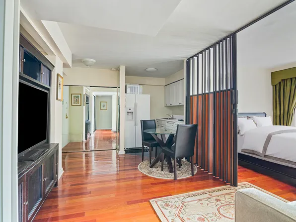 153 East 57th Street 17F image 3 of 8