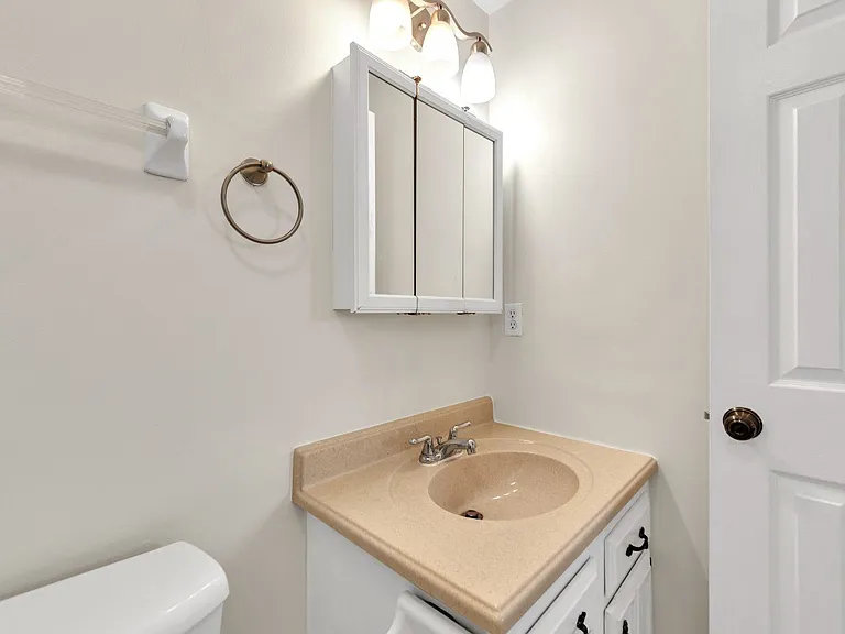 880 Ruskin Dr — Photo 38