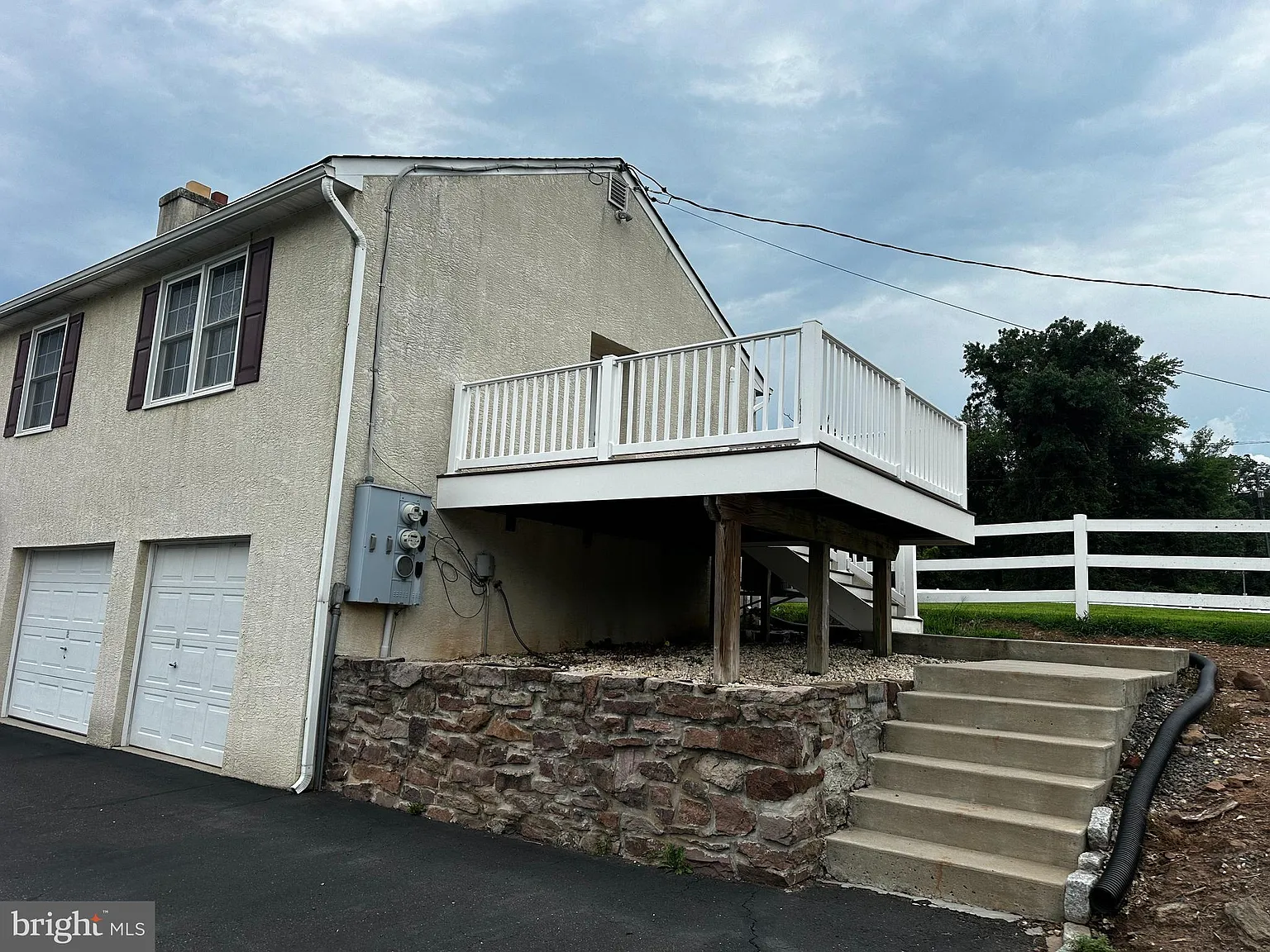 2 bed, 1.0 bath, 4076 sqft, $2,200 — Photo 3